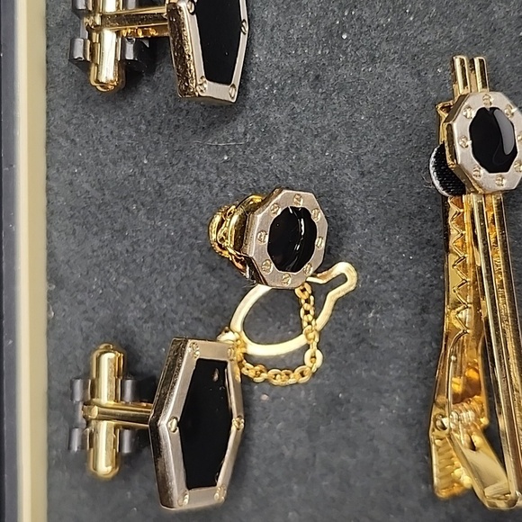 UNBRANDED CUFFLINKS SET OF 4 JAPAN MADE WITH BLACK ENAMEL - Picture 7 of 7